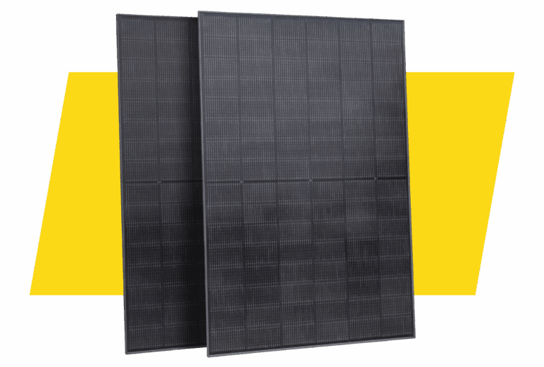 Produktdarstellung: PV-Module in all Black Optik.